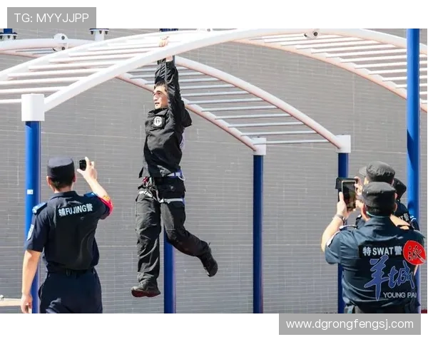 广州羽毛球队包夹战术解析与实战应用探讨